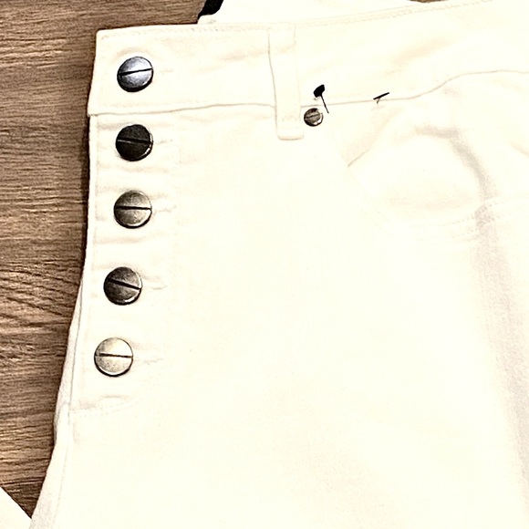Kenneth Cole High Rise White Button-Fly Jeans - Picture 4 of 8